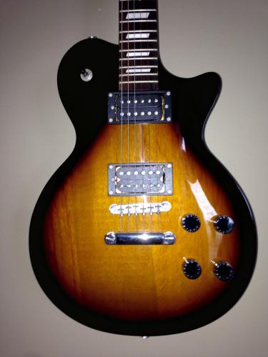 Vendo guitarra eléctrica marca AXL Perfecta - Imagen 2
