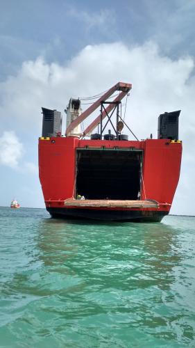 Barco con capacidad de carga de 3400 tonelad - Imagen 2