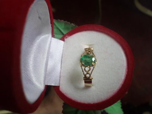 Aro / anillo en oro de 10k y esmeralda natura - Imagen 1
